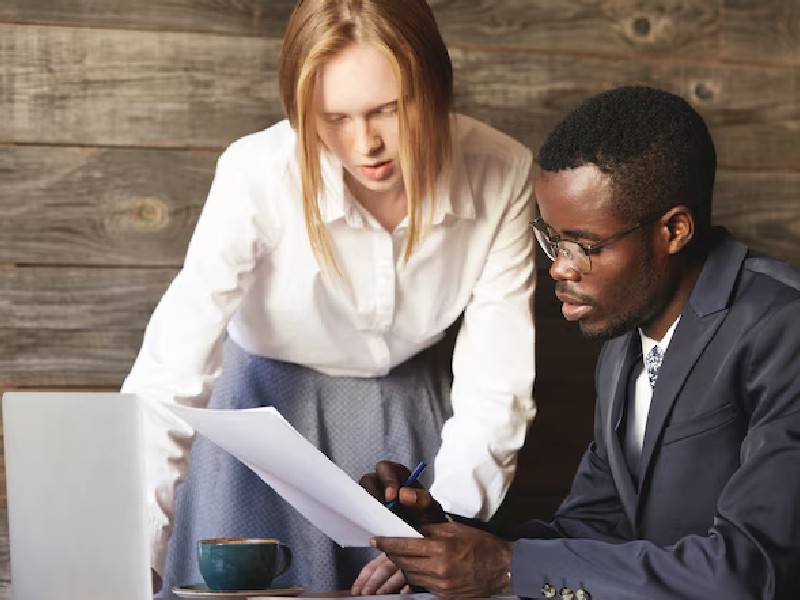 الزام به تحویل مبیع یعنی چی؟ اگر فروشنده مال را تحویل نداد چکار کنیم؟